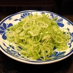尾道らーめん 三公 - 最初に出されたネギ