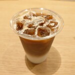 カフェ カルディーノ - 氷たっぷりのコーヒーでクールダウン。