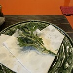 わらび野 - 「そこのヨモギだから採って30秒」｡もはや〝おどり食い〟