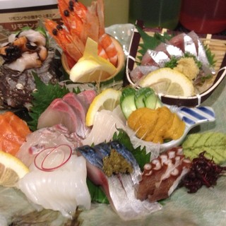 鮮魚の刺身や季節の一品も御座います