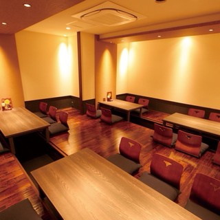 A stylish kushikatsu restaurant with a tatami room and sunken kotatsu.