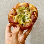 ブーランジェリ･エ･カフェ　オブジェ - ねぎぱん♡イベリコ豚を使用した厚切りのベーコン！これが本当においしい〜！ これも常連です(笑) マヨと照り焼き風に味付けされたネギとも相性が抜群♡おいしいんだよなぁ…