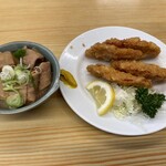Izumiya - もつ煮とハムカツ