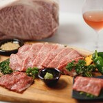 焼肉と鉄鍋 七 - 特選4種盛合せ