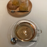 メイ - 9.ハーブティー、お茶菓子。