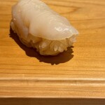 鮨 歴々 - 梅貝の握り