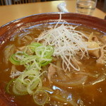 丸屋 - 2013年末のカレー南蛮　更に葱は小皿で別に付いてきます。