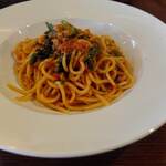 BLUES'S KITCHEN - サーモンとほうれんそうのトマトパスタ