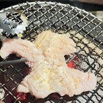 炭火焼肉 日本橋イタダキ - エックスのカタチXミノ絶妙歯応え柔らかい