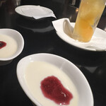 炭火焼肉 日本橋イタダキ - 杏仁豆腐変わらず美味しい