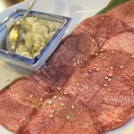 炭火焼肉 日本橋イタダキ - ネギ上タン、柔らかくて美味しいです