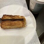スターバックス・コーヒー - 料理写真:ホワイトモカとチョコレートデニッシュ。