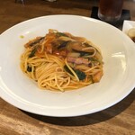 OSTERIA udagawa - ベーコン、ほうれん草と玉葱のトマトソース・スパゲッティーニ