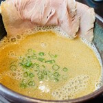 紅ズワイガニらぁ麺 まるはち屋 - 