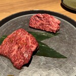 Susukino Yakiniku Kiraku - 手前:和牛はらみ　奥:和牛サガリ