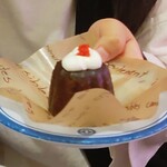 無添くら寿司 - もちっとカヌレ (税込)280円 (2024.05.11)