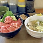 Maguro Resutoran - 『本鮪中トロ丼』と半はまぐりラーメン