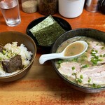 前橋とんこつ 味楽留 - チャーシューみらくる 980円。のり 100円。角煮丼 420円。