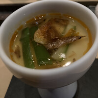 中目黒 いぐち 本店 - 2.茶碗蒸しをちょっとだけ　季節の食材と
                      　アスパラと桜エビの茶碗蒸し