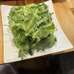 Yoshi chan - お通し　春菊サラダ