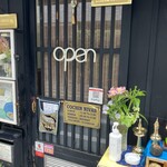 コチン ニヴァース - 入口