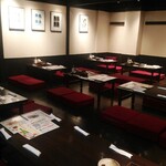 Kanzen Koshitsu Izakaya Kushiyaki Moga Ru - 一番客だったので遠慮なくパシャリ。個室じゃない方の小上がり客席の様子。