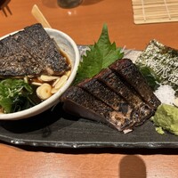 寅八商店 心斎橋店 - 鰹の藁焼きタタキ
