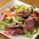 Bishamon ten - 桜のチップで燻した馬肉と、彩り豊かな野菜の『燻製サラダ』