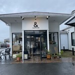 & dessert&cafe - 店舗外観