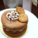 喫茶 tameiki - 別の日のテイクアウト：母の日限定(5/13まで)の バラとラズベリーのヴィクトリアケーキ(ホールタイプ)2,960円✨ふわふわしっとりの生地がとっても美味しく、バタークリームの中にもバラ❁⃘*.