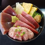 Uonami - マグロづくし丼１０５０円