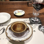 黒毛和牛 ステーキハウス もり川 - オニオンスープ熱々で粉チーズもかけ放題でした。