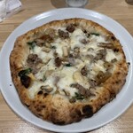 ピッツェリア チッチョ  - モッツァレラベースのピザ　フンギ