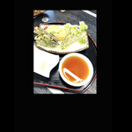 菜食健美 里味 - サービスの山菜の天ぷら　byまみこまみこ