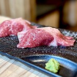 Oumi Yakiniku Horumon Sudaku - 霜降り肉寿司