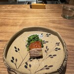 山勢 - 信州地鶏｡あしらいの〝シャク〟は釣りをしていると良く見かける山野草｡食べられるんだ（笑）志野（？）の土肌も素敵｡