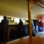 おふくろの味泉 - 小上がり＆カウンターという構成