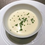 レストラン ラフィナージュ - 新玉ねぎの冷製スープ