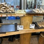 卵の郷ベーカリー てとて - 山積みだったのがどんどん売れていきます。