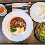 TDK歴史みらい館 - 由利牛の赤ワイン煮込み定食