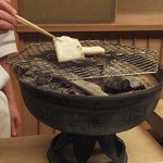 緒方 - からすみもち、焼いてます