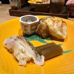 日本料理 徳専 - ⚫︎クエ（奥）とイサキの握り（手前）