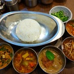 オイシイカレー - カレー5種のセット+パクチー