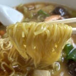 千成亭 - つるブチッとした 黄色の細麺