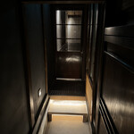 山勢 - 仄暗い廊下を抜けると‥‥｡