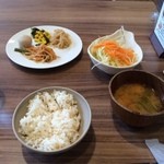 まいにちごはん - 食べ放題のおかず、ごはん、味噌汁