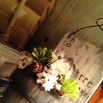 パプリカ食堂 Vegan - 店内奥はアンティークな雰囲気。