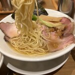 なにわ麺次郎 然 - 上手く撮れなかったけど、麺はこんな感じ
