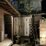 山勢 - 古い蔵造りが浮かび上がる｡幻想的｡