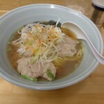 関取ラーメン 竜軒 - ラー油を投下